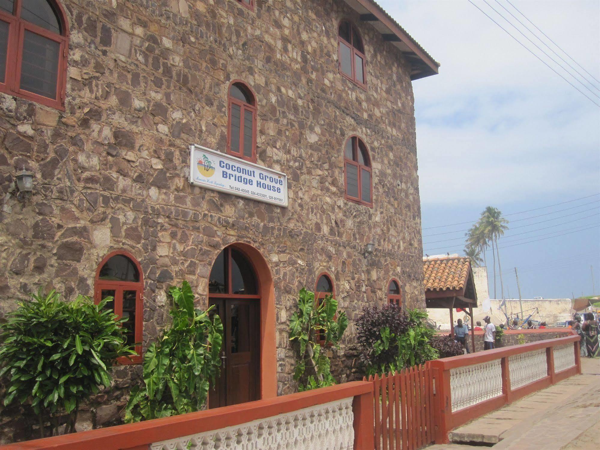 Coconut Grove Bridge House Hotel Elmina Exterior photo