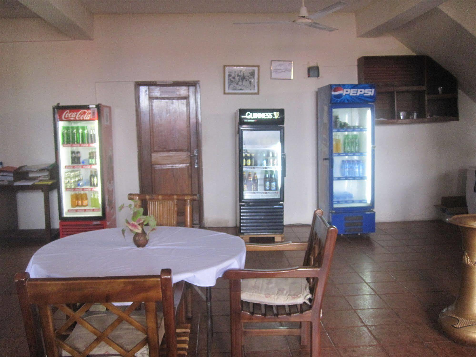 Coconut Grove Bridge House Hotel Elmina Exterior photo