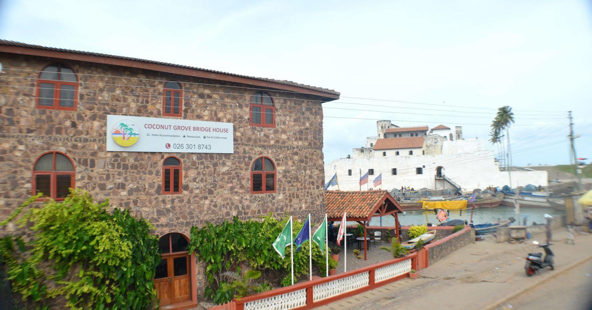 Coconut Grove Bridge House Hotel Elmina Exterior photo